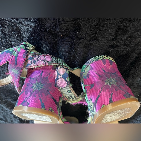Marc Fisher Women's Floral Pink and Purple Sandals. Size 9M - Picture 6 of 6